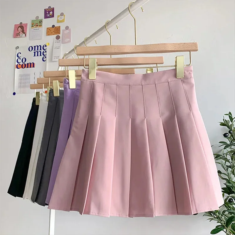 Simplicity at its Finest: A High Waisted Pleated Short Skirt